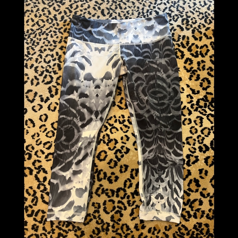 Lulu lemon capri leggings size 8